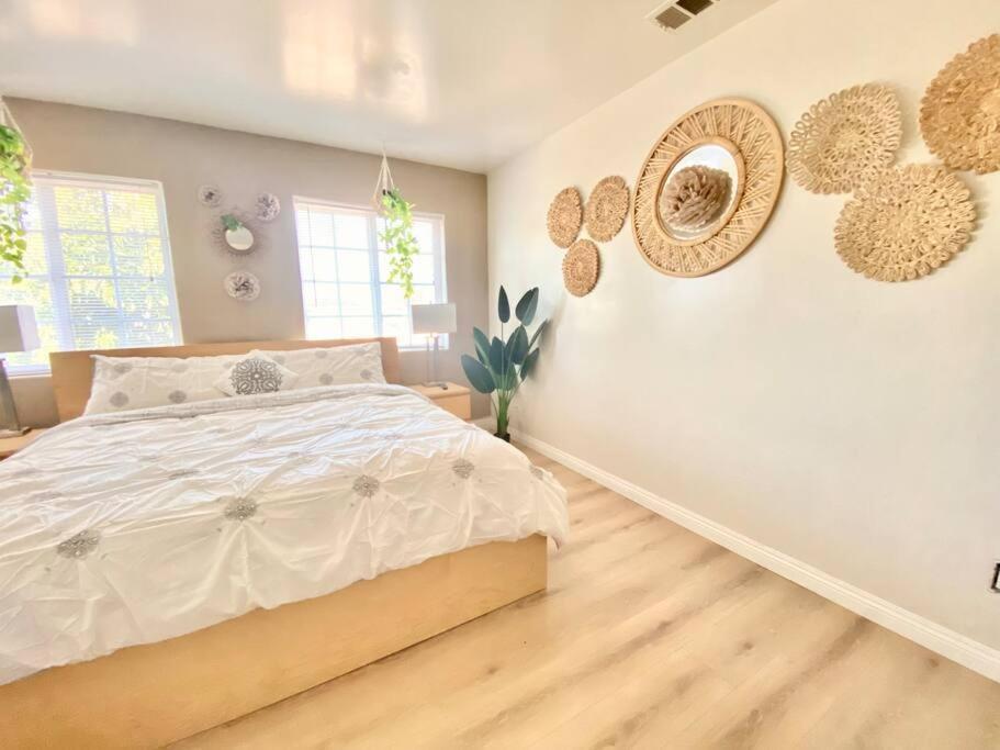 Lincies House 3 * Rosemead